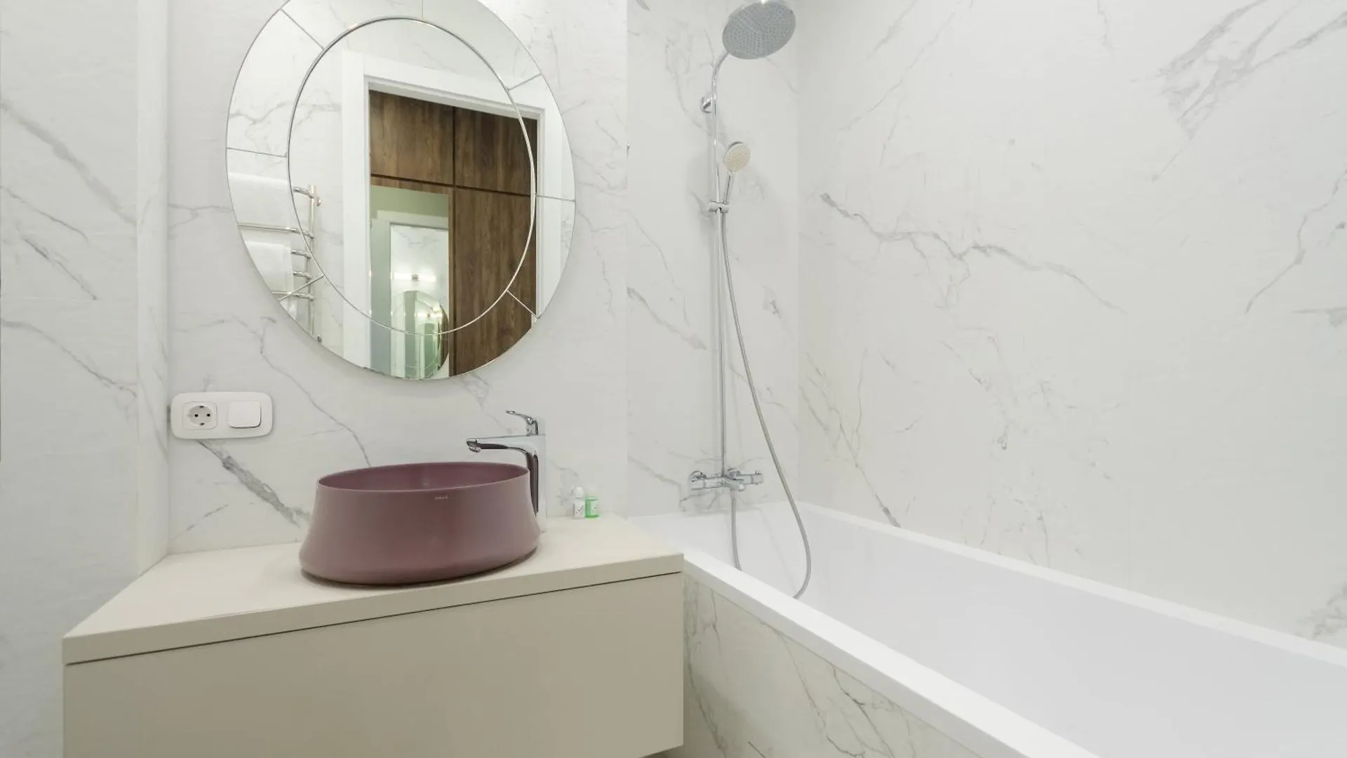 Petrovdom Apartments 20-277 In Rc Central Park ,7 John Mccain Street Kiev