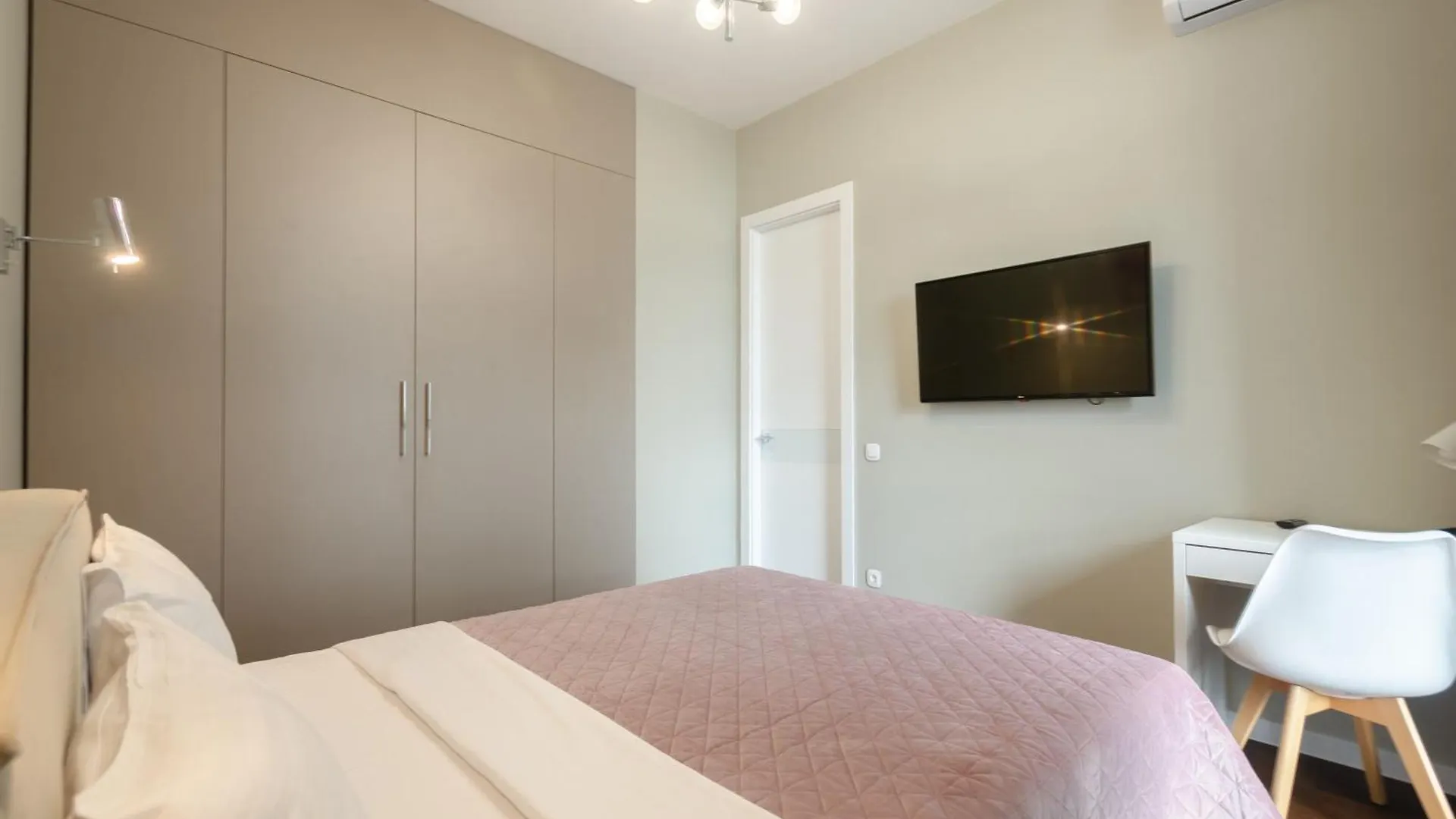 Petrovdom Apartments 20-277 In Rc Central Park ,7 John Mccain Street Kiev